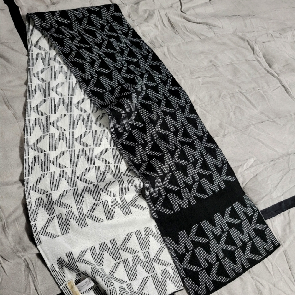 MK matching scarf and hat set